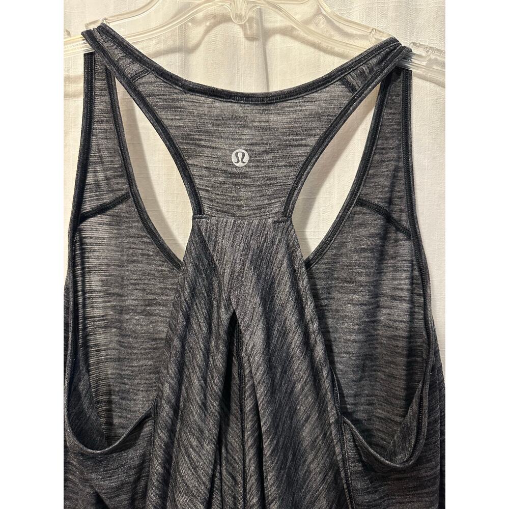 Lululemon Heather Gray Womens Tank Top Pleated Back Size 10?